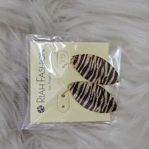 Riah Fashion Earrings, Blk & Gold Zebra Print